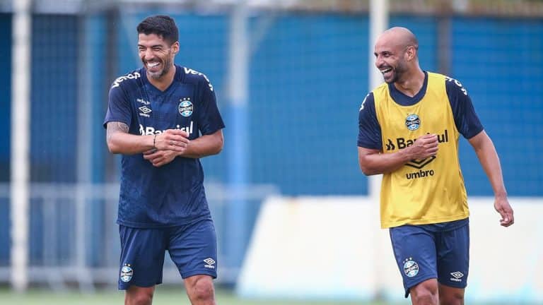 Luis Su&aacute;rez &eacute; regularizado e pode estrear pelo Gr&ecirc;mio