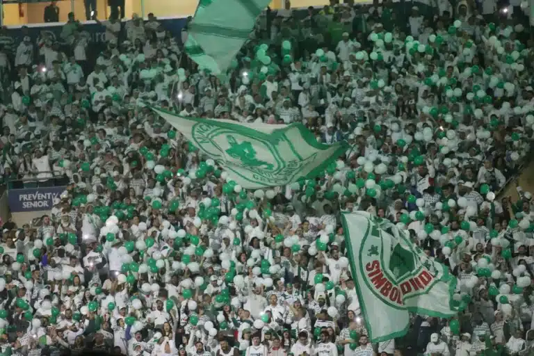 URGENTE! &Iacute;dolo do Palmeiras &eacute; internado &agrave;s pressas