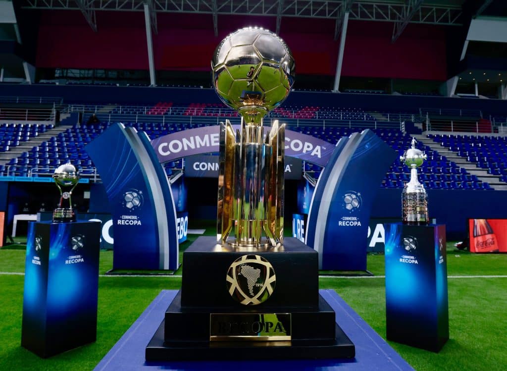 Definida a equipe de arbitragem para a decis&atilde;o entre Flamengo e Independiente Del Valle