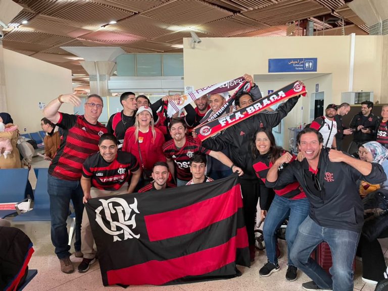Torcedores do Flamengo levam &ldquo;amuleto&rdquo; para o mundial