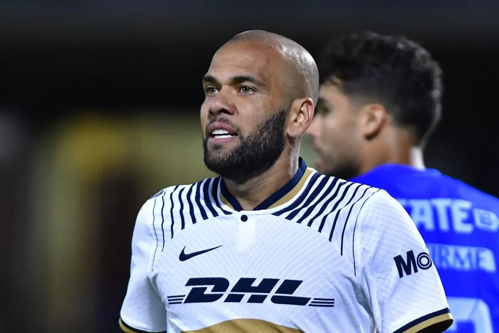 Pumas pede indeniza&ccedil;&atilde;o milion&aacute;ria a Daniel Alves; confira o valor
