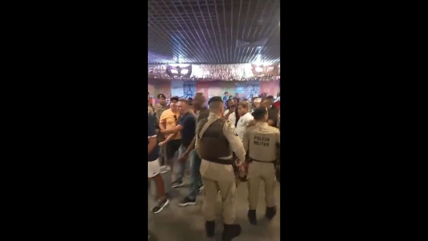 Ap&oacute;s goleada, jogador do Bahia &eacute; agredido por torcedor