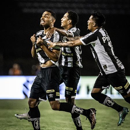 Ap&oacute;s quatro meses, Santos volta a vencer a segunda partida seguida