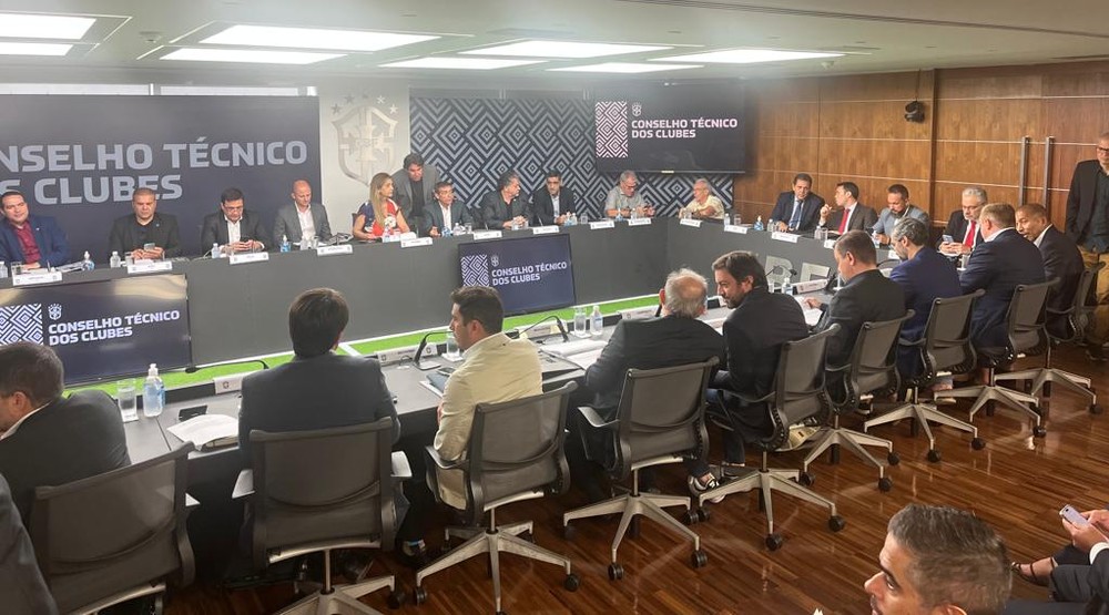 CBF e clubes aprovam aumento de n&uacute;mero de estrangeiros