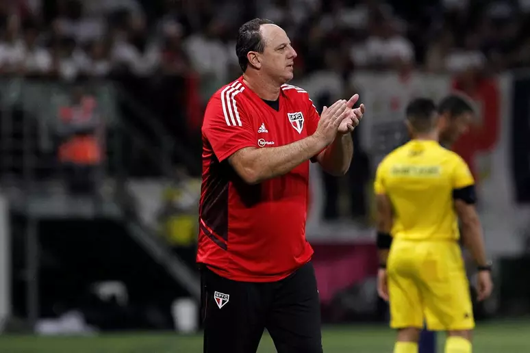 VAI MUDAR? Pela 1&ordf; vez, Casares fala sobre mudan&ccedil;a no comando do S&atilde;o Paulo