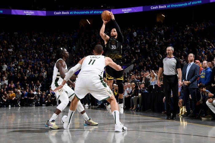 Stephen Curry comanda vit&oacute;ria do Warriors contra o Bucks