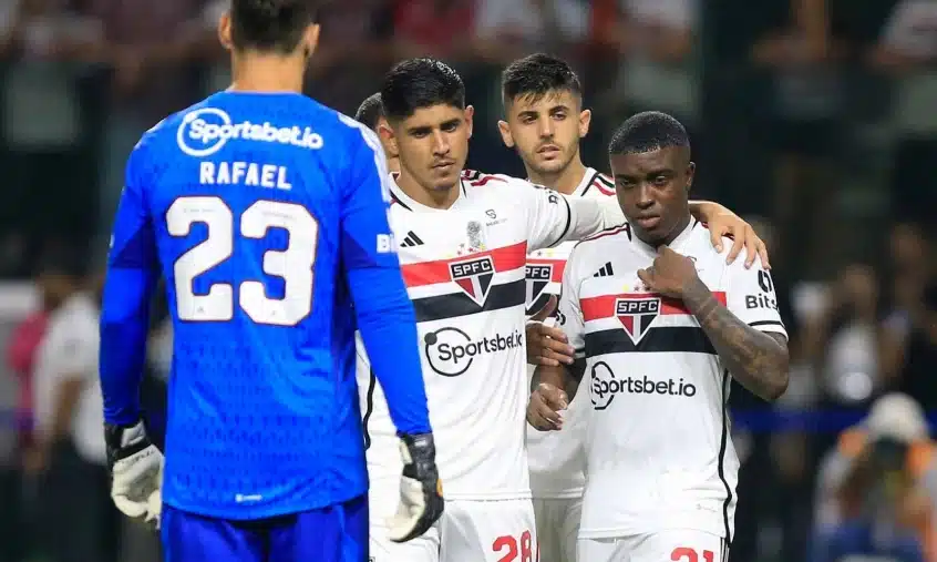 Neto provoca e diz que elimina&ccedil;&atilde;o do S&atilde;o Paulo &eacute; muito mais vergonhosa