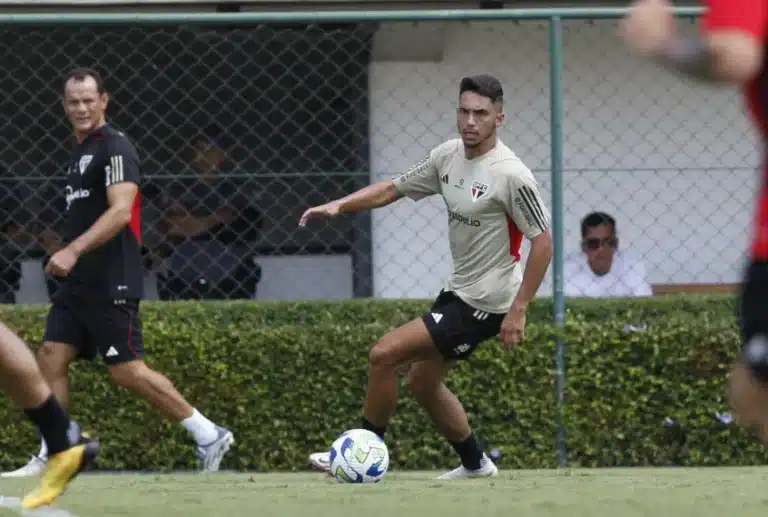 &ldquo;Refer&ecirc;ncia, quero jogar com ele&rdquo;; Ra&iacute; Ramos dedura idolatria com atual jogador do S&atilde;o Paulo