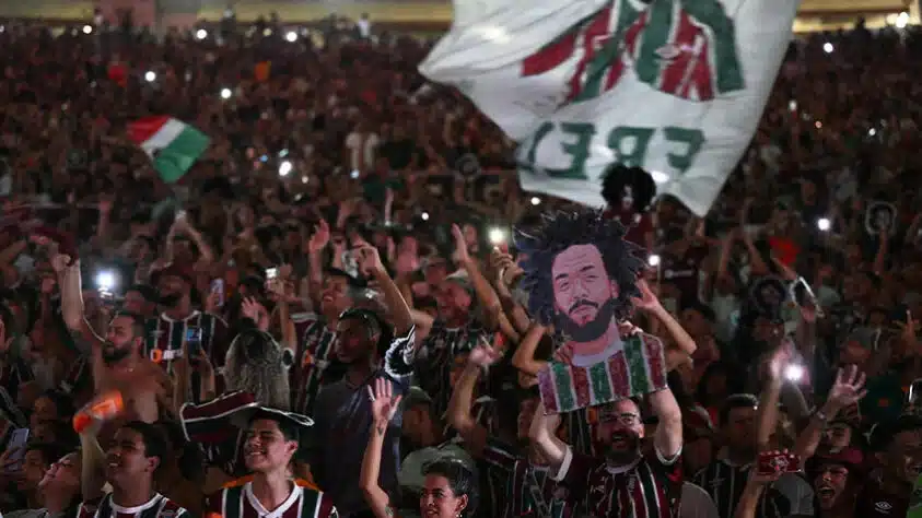 Apresenta&ccedil;&atilde;o de Marcelo no Fluminense tem p&uacute;blico de jogo e supera a de Luis Su&aacute;rez