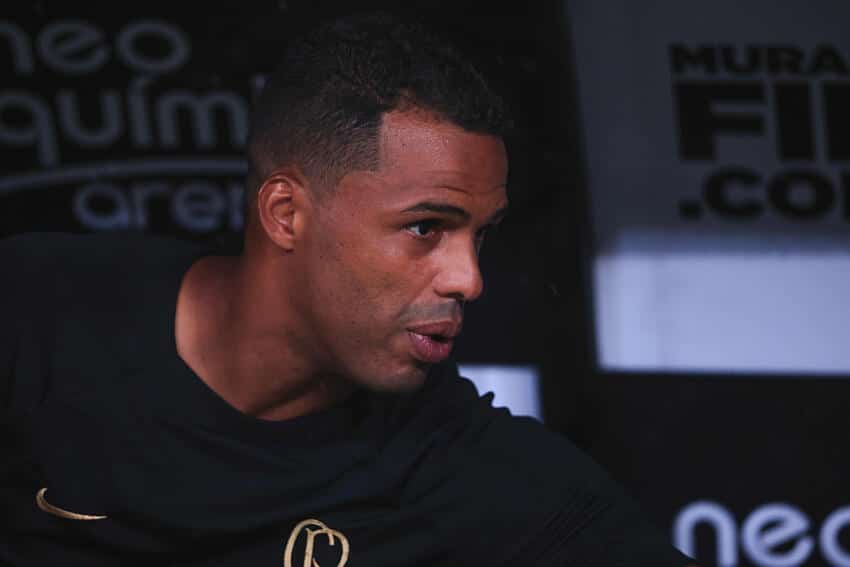 CORNETA AFINADA! &Iacute;dolo do Corinthians dispara contra futuro da equipe