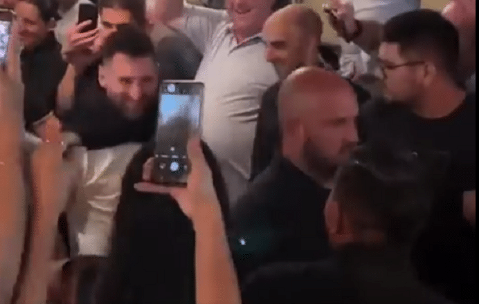 De vaiado a ovacionado, Messi vive looping de sensa&ccedil;&otilde;es como jogador