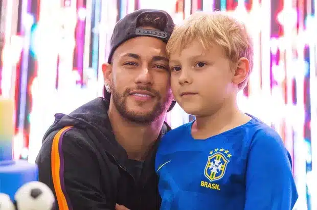 NEYMAR SER&Aacute; PAPAI? Jornalista afirma que fam&iacute;lia do jogador da sele&ccedil;&atilde;o est&aacute; crescendo