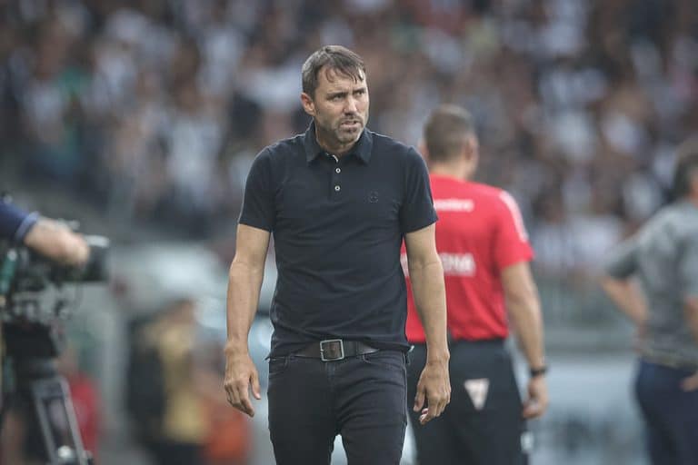 Futuro indefinido! Coudet em cheque mesmo com t&iacute;tulo do Atl&eacute;tico-MG; entenda