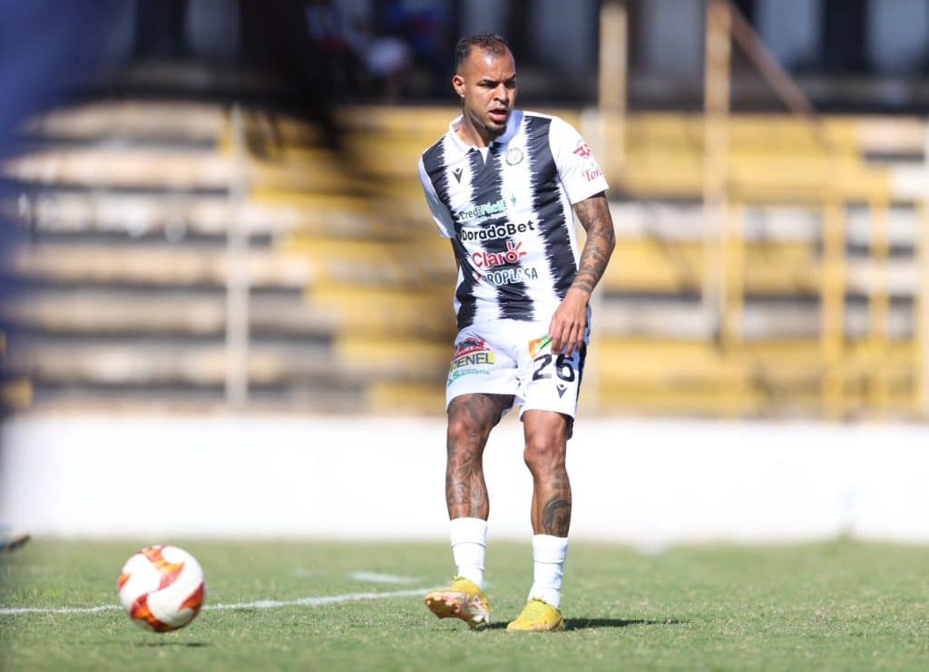 Ex-Atl&eacute;tico-MG, meia brasileiro &eacute; destaque e celebra classifica&ccedil;&atilde;o para semifinal na Nicar&aacute;gua