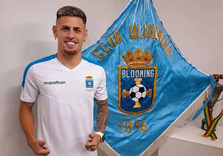 L&eacute;o Fenga com a camisa do BloomingCr&eacute;dito: Divulga&ccedil;&atilde;o/ Club Blooming
