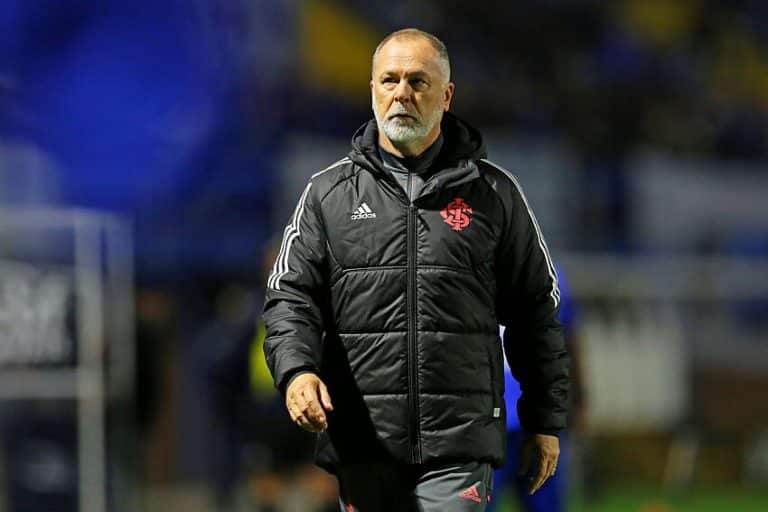 &ldquo;Definido?&rdquo;, jornalista detalha futuro de Mano Menezes e decis&atilde;o surpreende