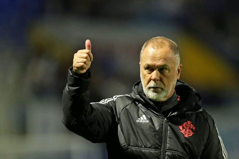 Refor&ccedil;o no Internacional? Mulher de jogador posta jaqueta do time e web vai &agrave; loucura