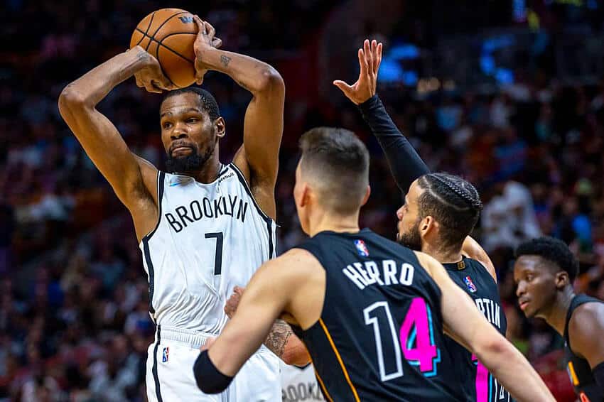 Astro da NBA assina contrato vital&iacute;cio com grande marca e se junta a lendas do basquete