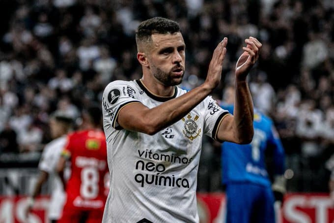 Atacante do Corinthians volta a ser relacionado ap&oacute;s contus&atilde;o