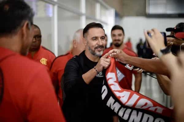 Sem Surpresas! V&iacute;tor Pereira n&atilde;o resistiu &agrave; press&atilde;o