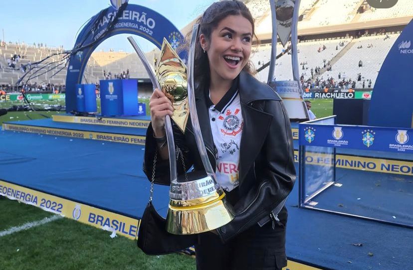 De Ministro do STF a padre: conhe&ccedil;a as celebridades que torcem para o Corinthians