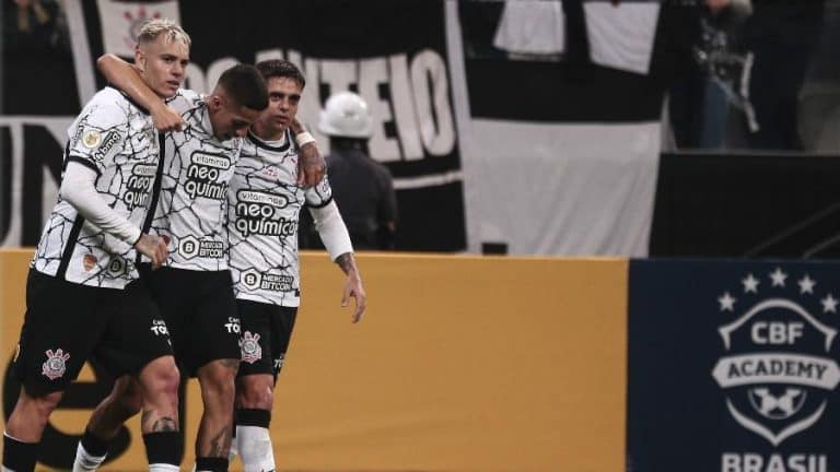 Milly Lacombe rebate jogador do Corinthians:&nbsp;&ldquo;Covardia&rdquo;