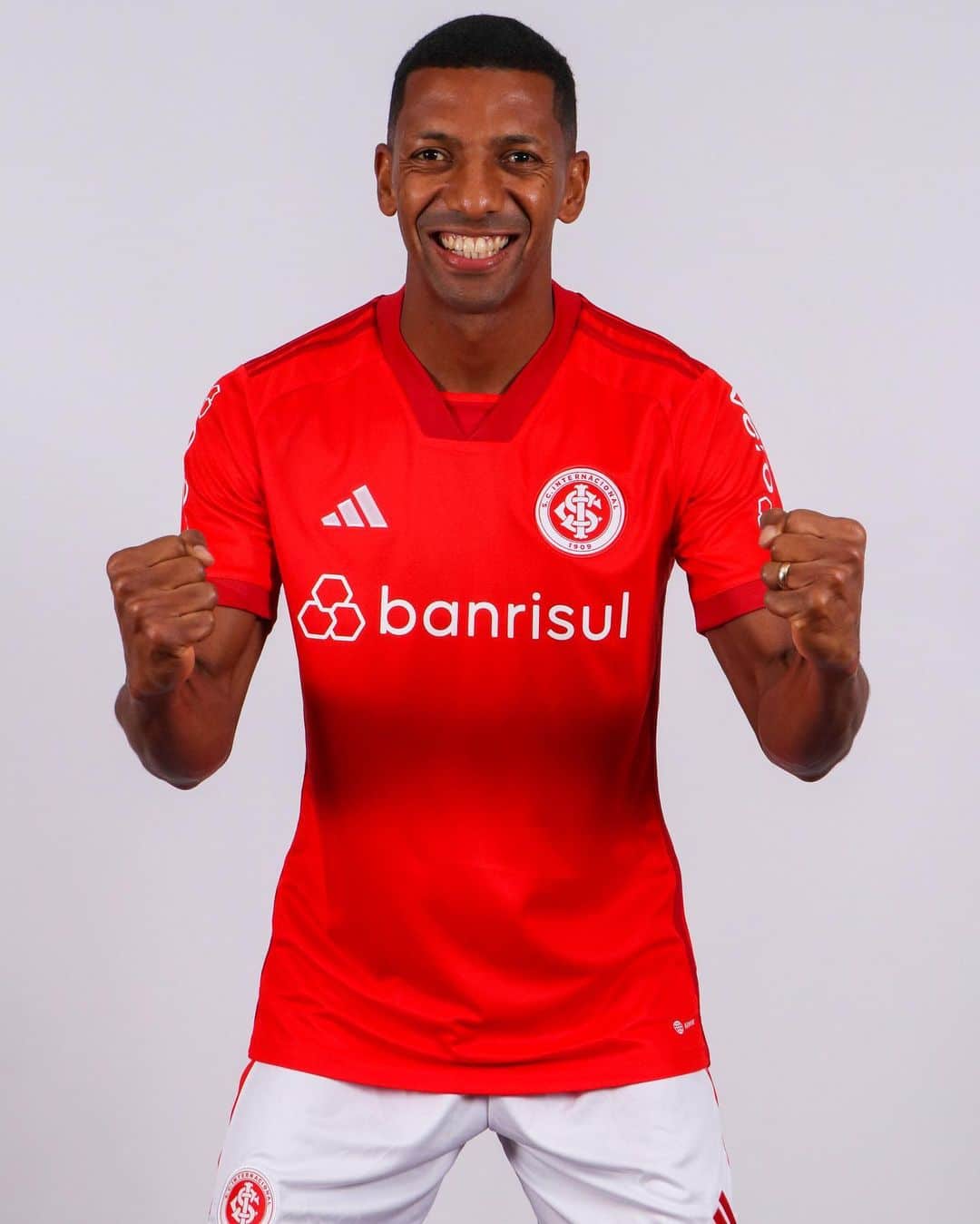 Internacional oficializa contrata&ccedil;&atilde;o de destaque do Gauch&atilde;o