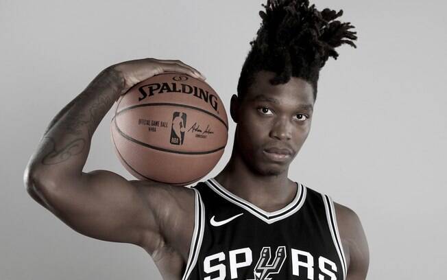 Quem &eacute; Lonnie Walker IV, o her&oacute;i do jogo 4 entre Lakers x Warriors?