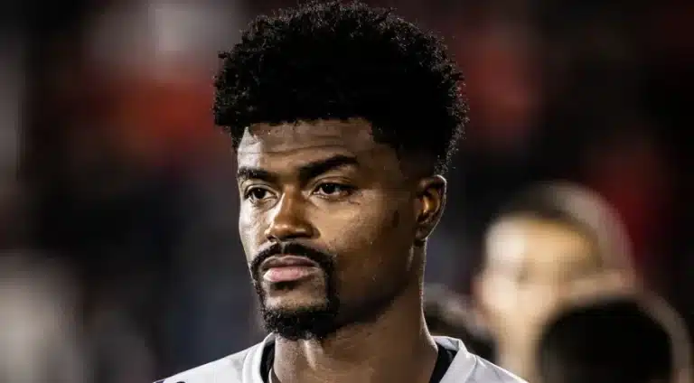 &ldquo;Vagabundo jogando a carreira no lixo&rdquo;, ex-cruzeiro detona jogadores denunciados em esquema de aposta