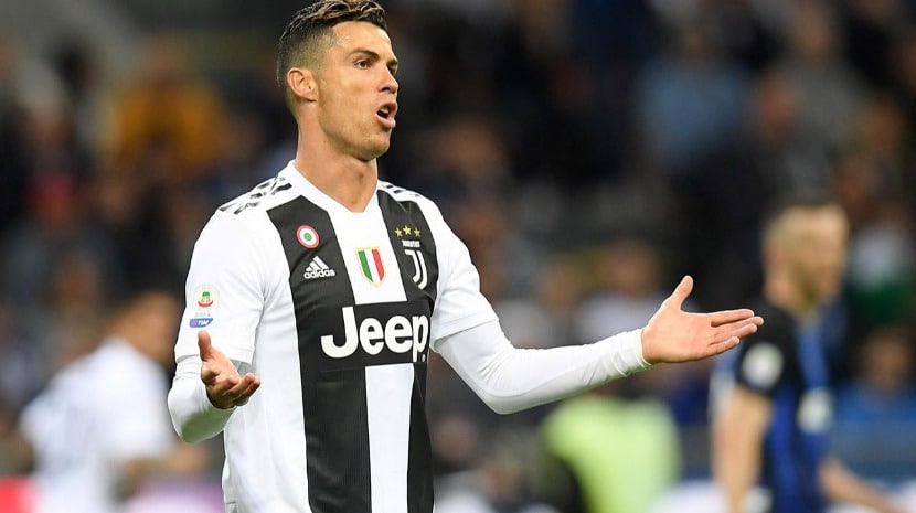 &ldquo;Vai ser julgado. Pirataria&rdquo;; Cristiano Ronaldo fica sabendo de &lsquo;problem&atilde;o&rsquo; de fam&iacute;lia envolvendo a Juventus