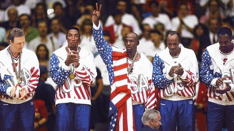 Camisa hist&oacute;rica de Michael Jordan &eacute; arrematada a valor milion&aacute;rio