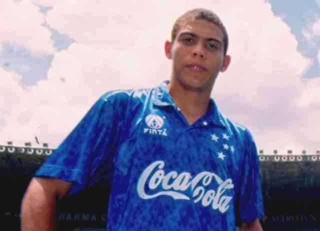 Data especial! Ronaldo Fen&ocirc;meno comemora 30 anos da estreia como profissional