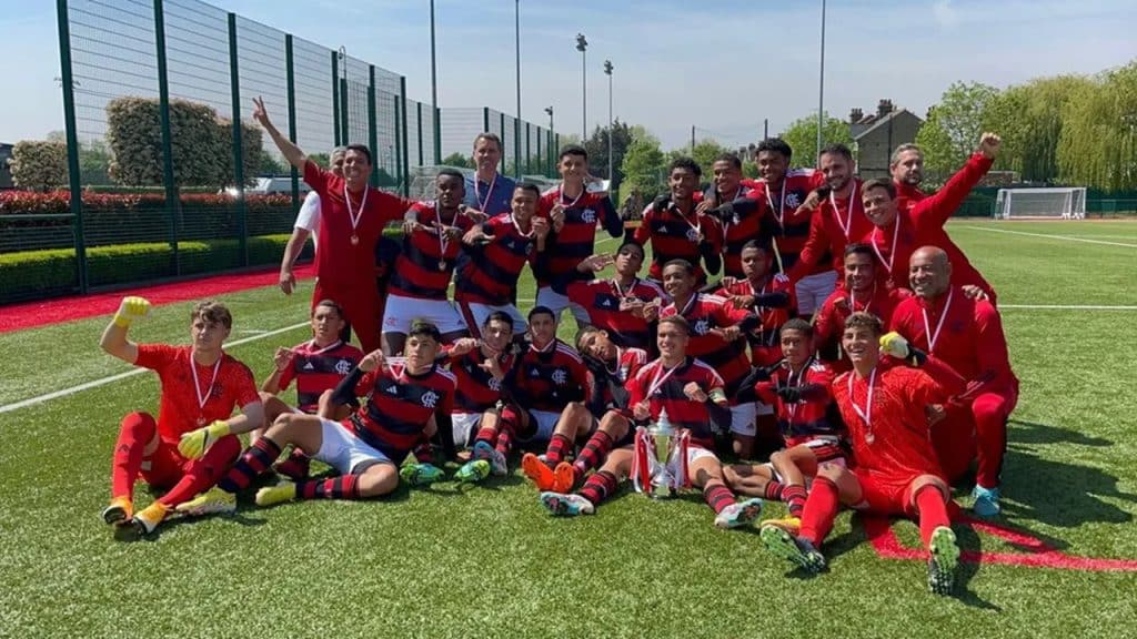 Ex-Cear&aacute; assina contrato com o Flamengo