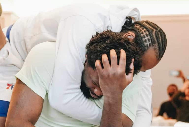 Joel Embiid &lsquo;causa&rsquo; no basquete norte-americano e problem&atilde;o vem &agrave; tona na NBA