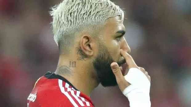 &ldquo;Parar de querer fazer gol bonitinho, n&atilde;o pode fazer isso no p&ecirc;nalti&rdquo;, Neto critica Gabigol