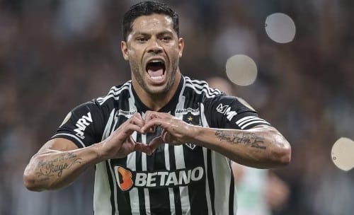 Hulk almeja alcan&ccedil;ar marca importante com a camisa do Galo