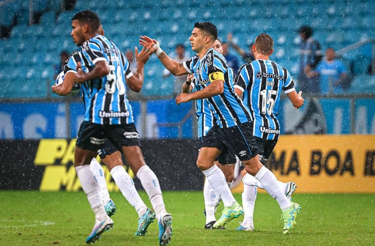 &ldquo;Est&aacute; proibido criticar o Suarez&rdquo;, jornalista rasga elogios a craque do Gr&ecirc;mio