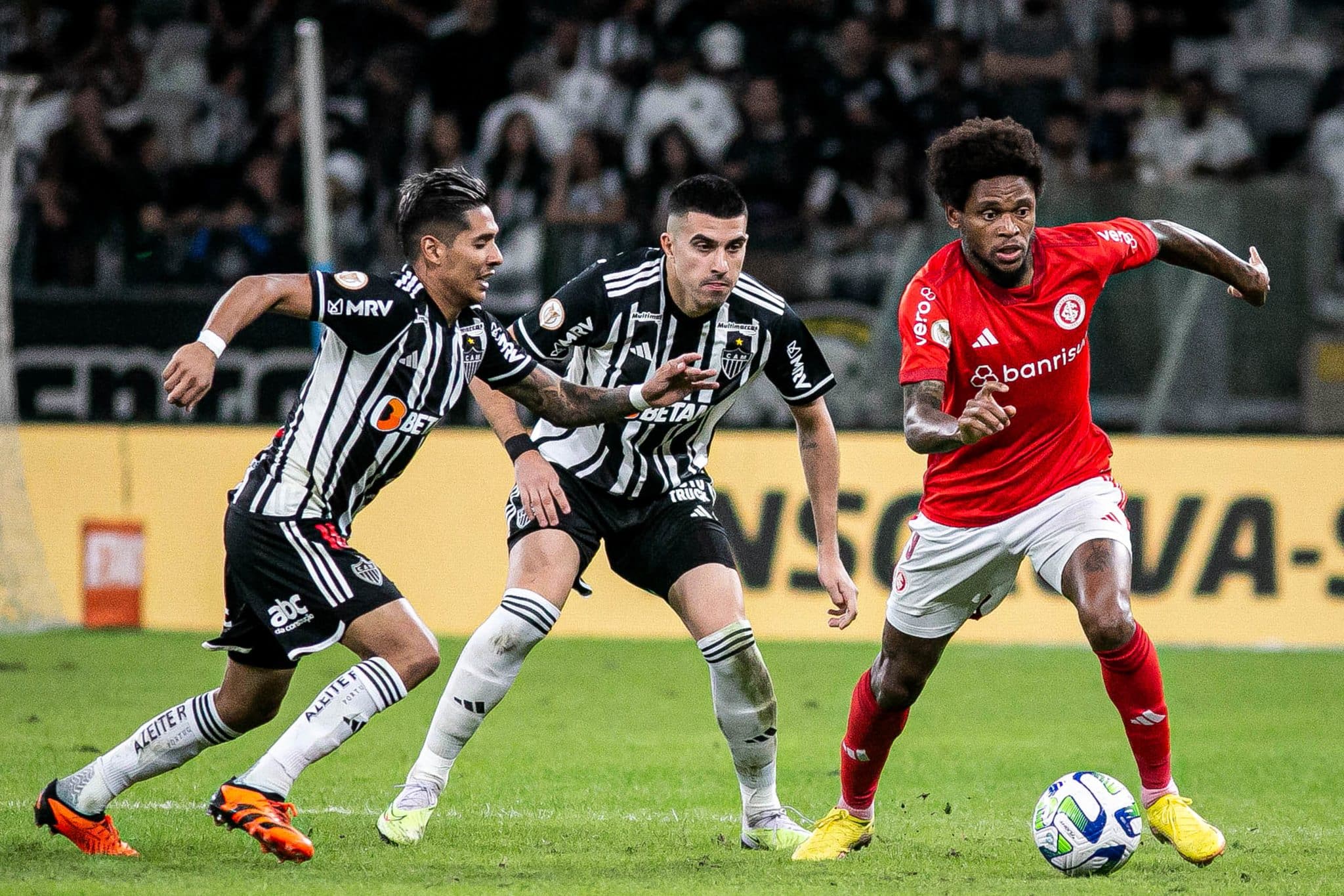 Decis&atilde;o da Fifa pode ajudar o Atl&eacute;tico-MG a renovar com jogador