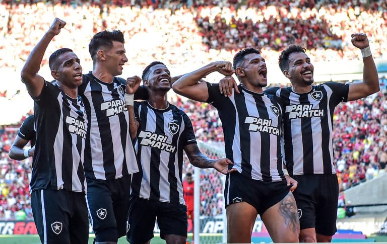 Atacante do Botafogo &eacute; homenageado por artista