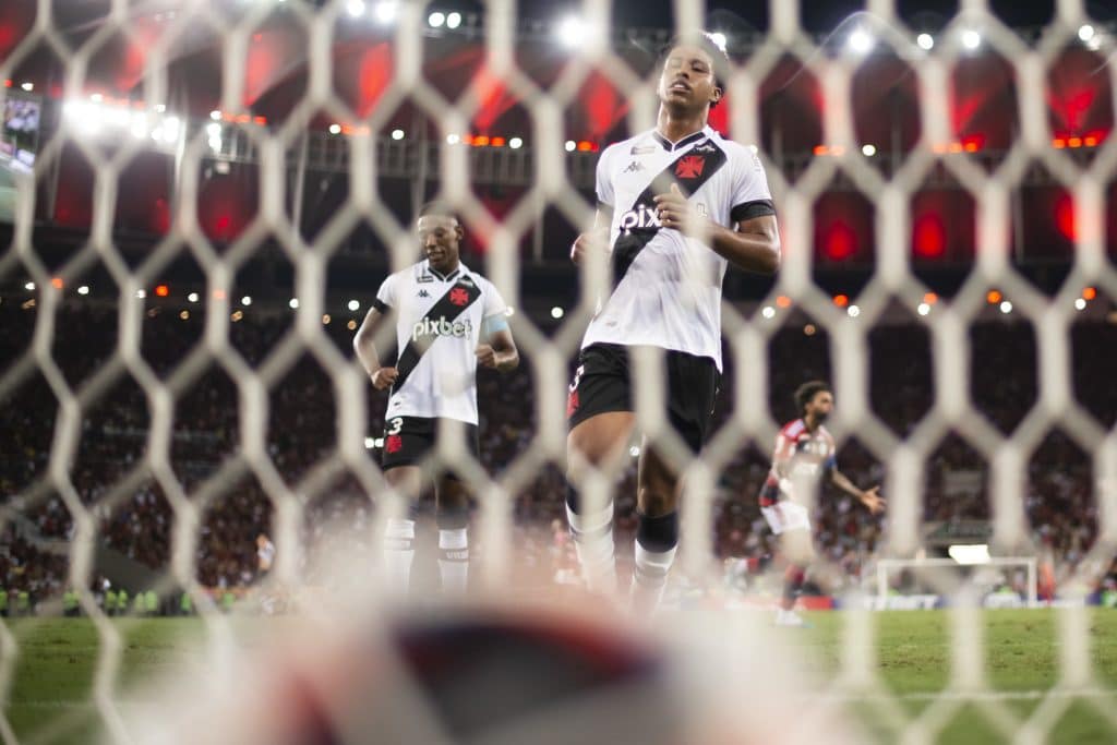 Mais d&iacute;vidas! Vasco tenta negociar d&iacute;vida de mais de R$ 8 milh&otilde;es