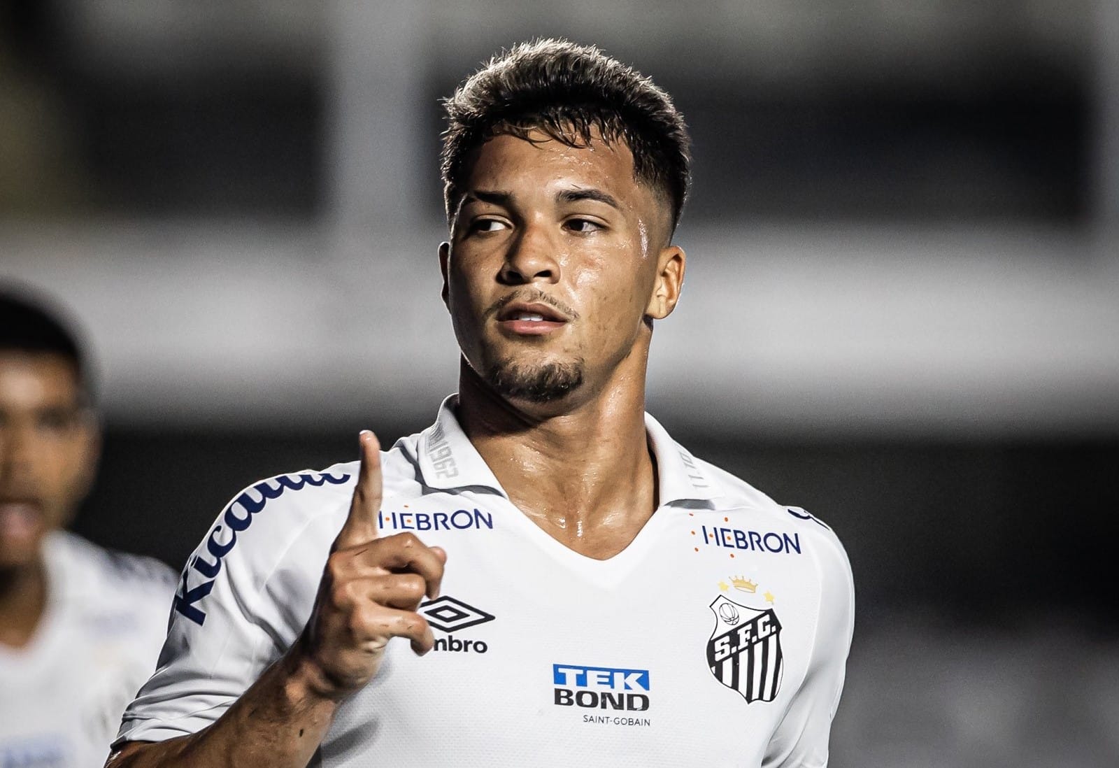 De sa&iacute;da? Jovem artilheiro do Santos deixa futuro em aberto