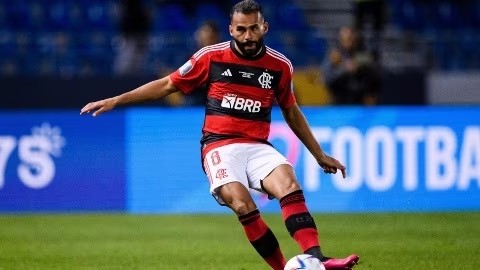 Sampaoli defende volante do Flamengo e diz: &ldquo;Thiago Maia &eacute; um jogador que nos d&aacute; muito sacrif&iacute;cio, muita entrega e luta muito&rdquo;
