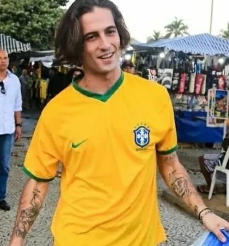 Corinthians, Flamengo, s&oacute; n&atilde;o pode&hellip; astro da m&uacute;sica Internacional mostra amor pelo futebol&nbsp;brasileiro