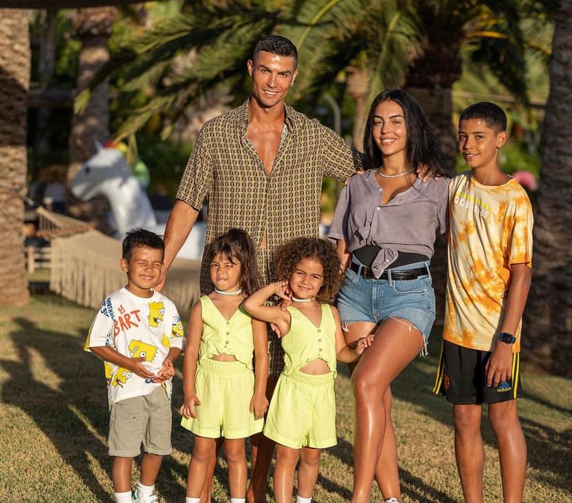 &Uacute;LTIMA HORA! Cristiano Ronaldo &eacute; flagrado em hospital e motivo choca f&atilde;s