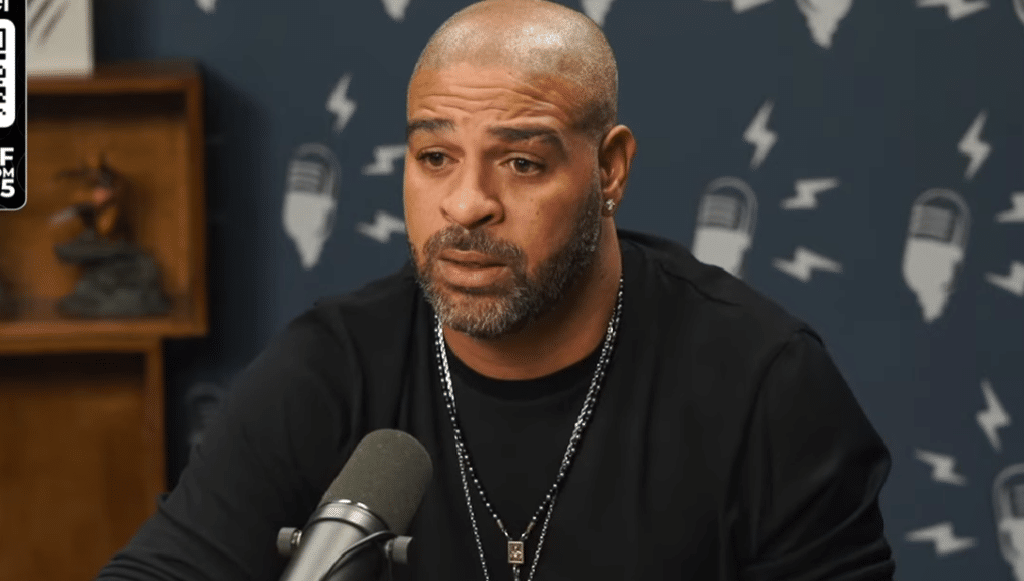 &ldquo;Assinou com novo clube&rdquo;; Adriano Imperador pega de voltas as chuteiras e vai&nbsp;voltar&nbsp;a&nbsp;jogar