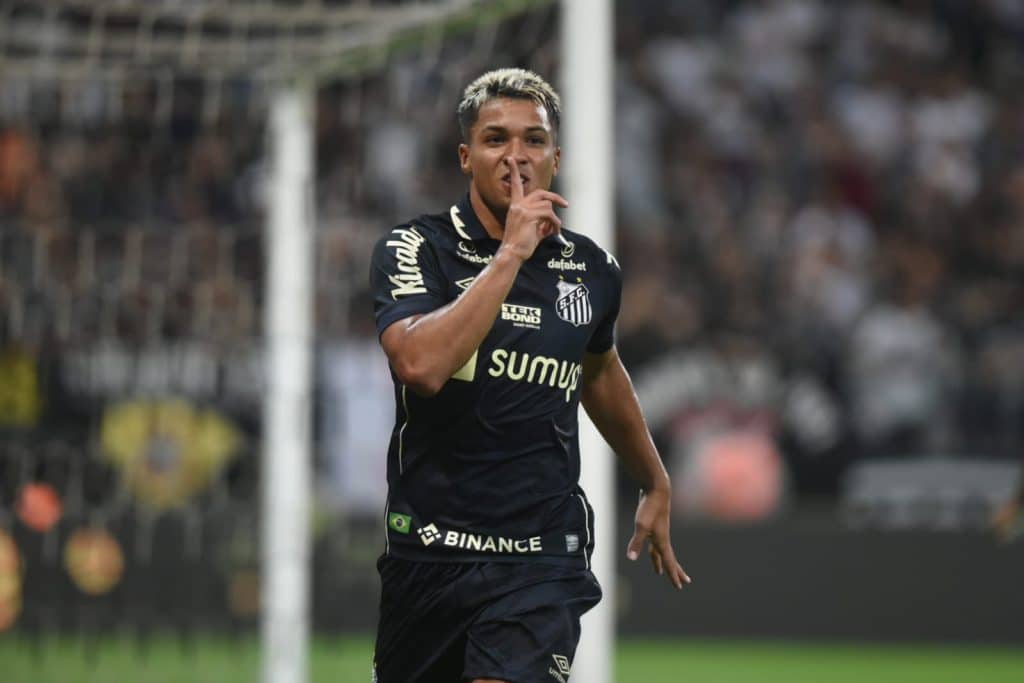 VAI MITAR NO CARTOLA? Marcos Leonardo tem n&uacute;meros INCR&Iacute;VEIS contra Corinthians