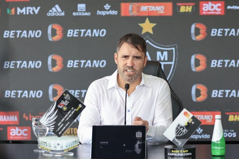 PRESTA? Torcida faz lista de t&eacute;cnicos para o Atl&eacute;tico-MG ap&oacute;s sa&iacute;da de Coudet