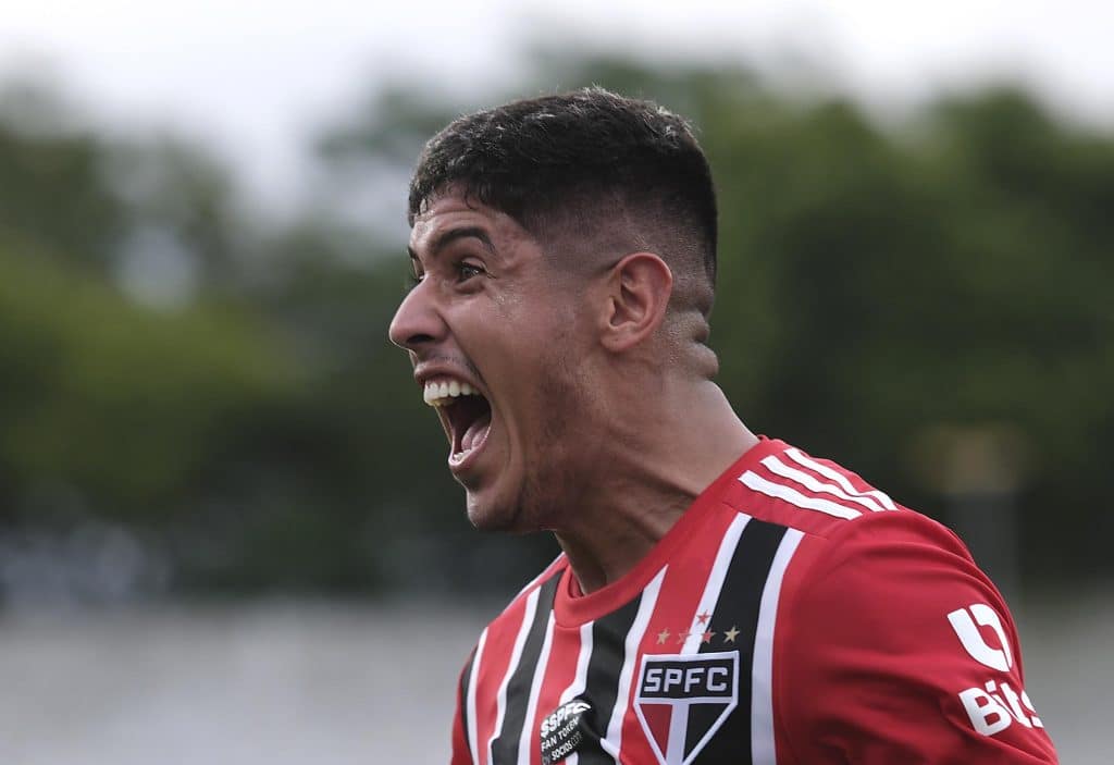 &ldquo;Mesmo n&iacute;vel, hein?&rdquo;: Alan Franco foi comparado a Gustavo G&oacute;mez pela diretoria do S&atilde;o Paulo