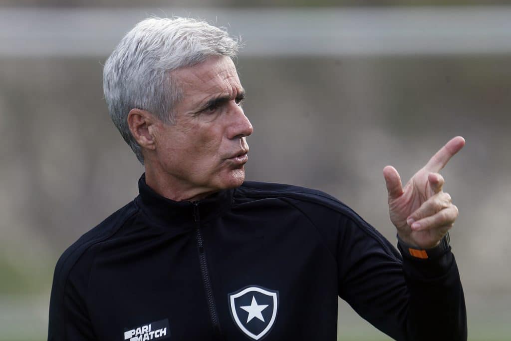N&atilde;o &eacute; s&oacute; o t&eacute;cnico! Botafogo pode perder mais um destaque para clube&nbsp;da&nbsp;Ar&aacute;bia
