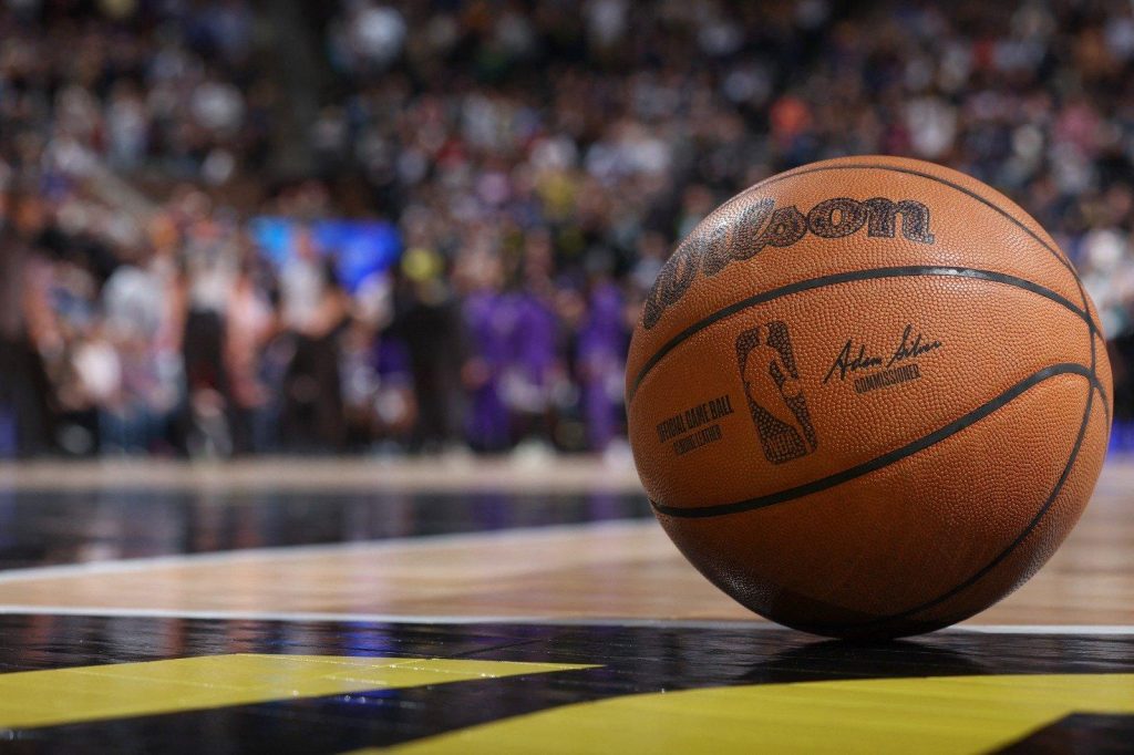 PREPARE O CONTROLE! NBA 23/24 vai mudar esquema de transmiss&atilde;o no Brasil